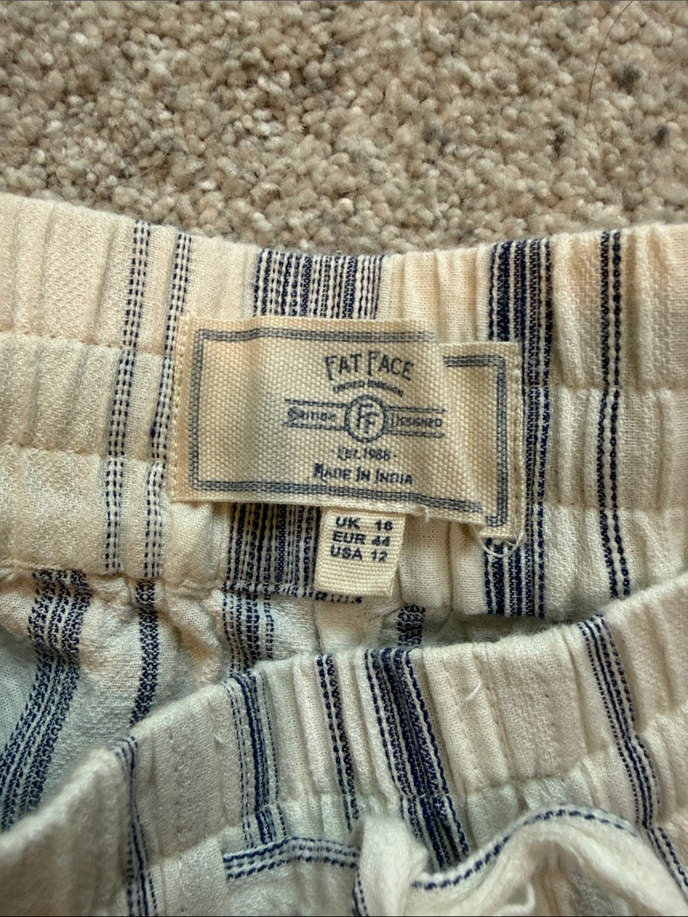 Drawstring Cotton Short - Picture 2 of 4